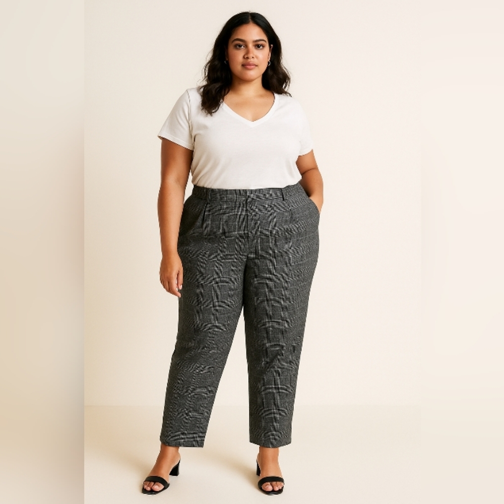 Elegant Women's Gray Plaid Trousers